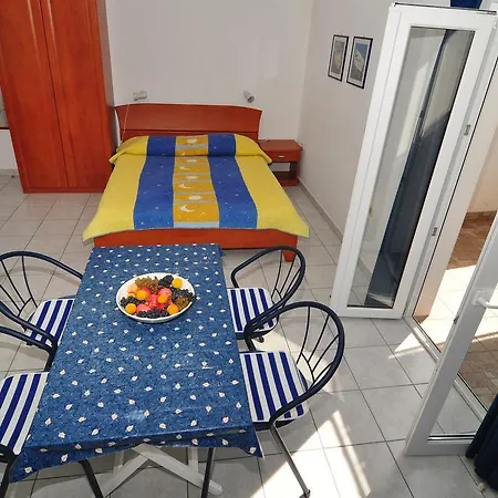 Livia Apartment *